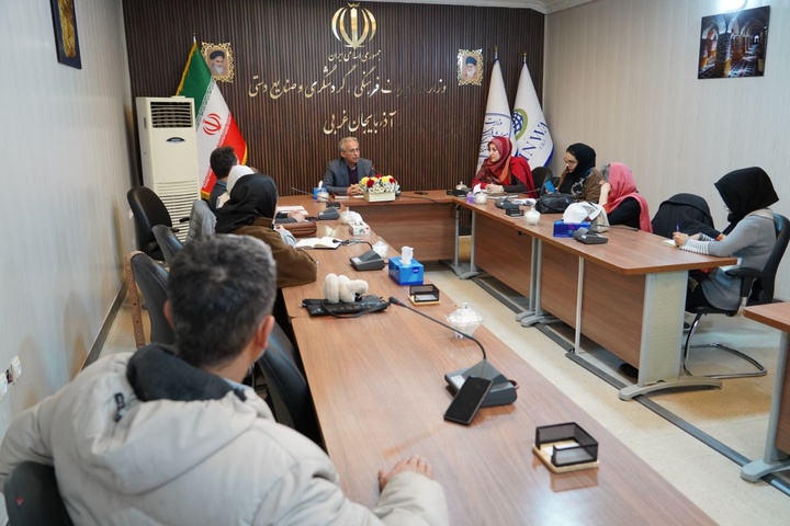 برگزاری نشست آشنایی با سنت‌های شب یلدا برای راهنمایان گردشگری آذربایجان غربی