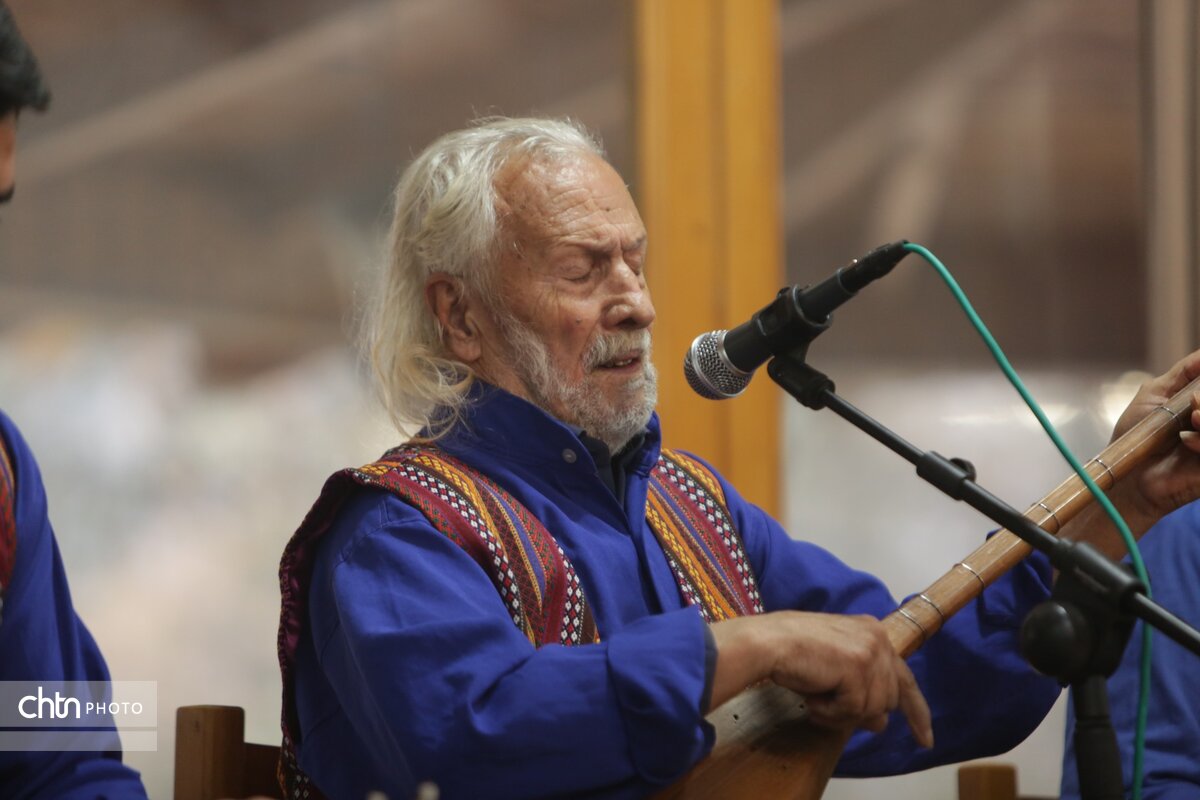 اجرای موسیقی مازندرانی در پاسداشت آیین یلدا