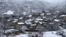 برف می بارد و سکوت حرف می زند