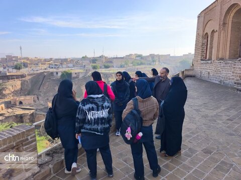 آشناسازی دانش‌آموزان رشته گردشگری شوشتر با ۲ اثر جهانی این شهر