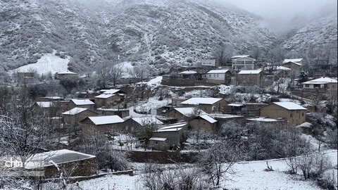 برف می بارد و سکوت حرف می زند