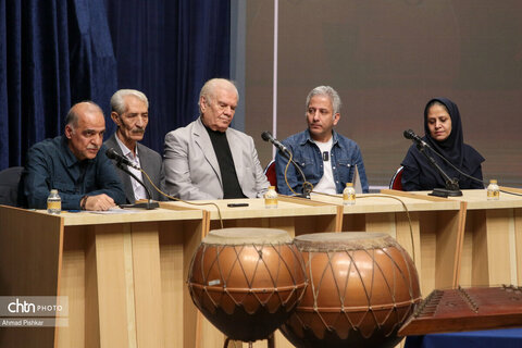 همایش هفتاد سال نغمه(رونمایی از مجموعه ارزشمند سازهای دهه های 40 و 50 در گنجینه پژوهشکده هنرهای ملی)