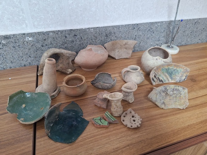 کشف سفال و ظروف تاریخی مربوط به قرون ۵ و ۶ هجری در شهرستان ابهر