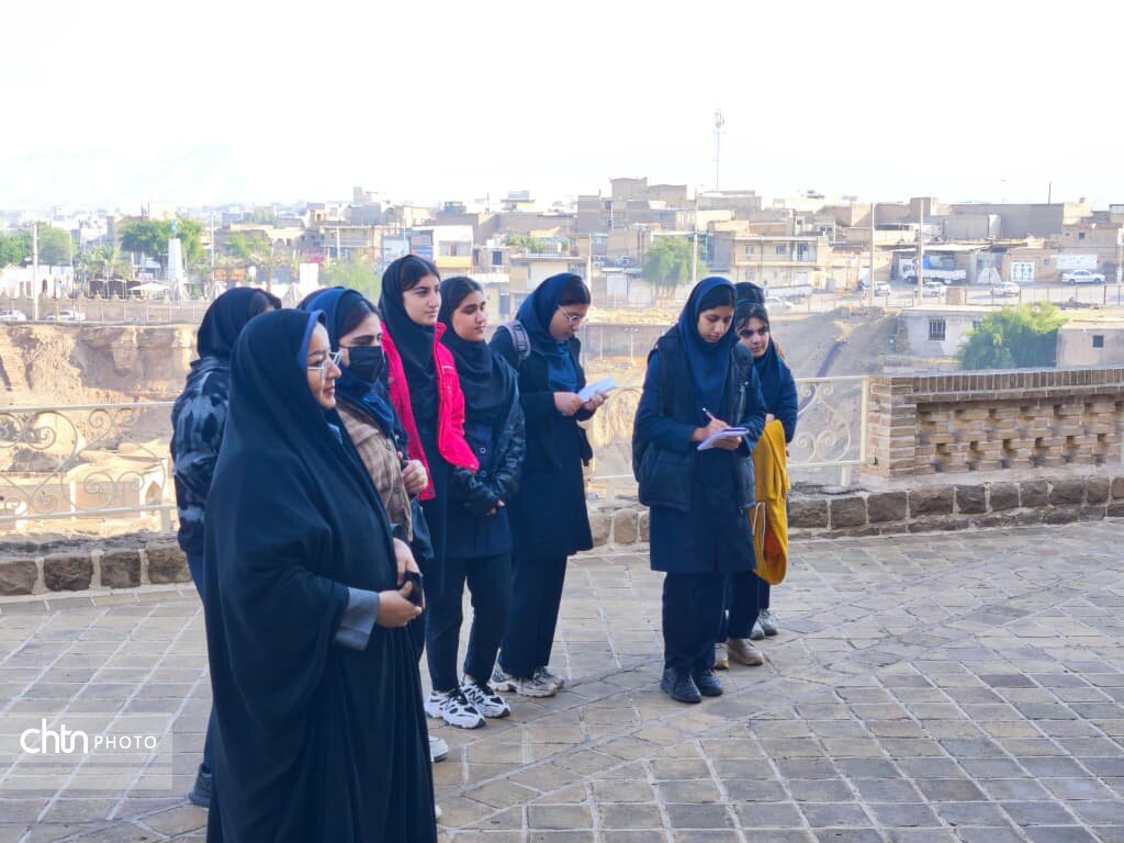 آشناسازی دانش‌آموزان رشته گردشگری شوشتر با ۲ اثر جهانی این شهر