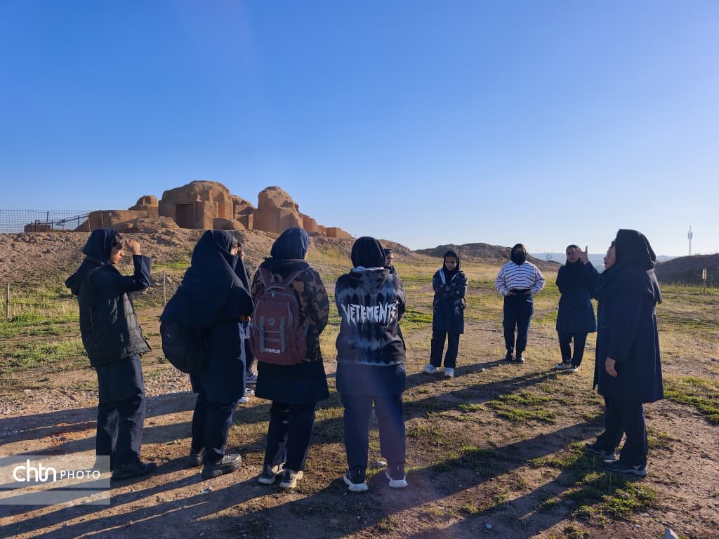آشناسازی دانشآموزان رشته گردشگری شوشتر با ۲ اثر جهانی این شهر