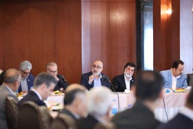 نشست جامعه هتلداران استان فارس با حضور مشاور وزیر و مدیرکل حوزه وزارتی وزارت میراث‌فرهنگی، گردشگری و صنایع‌دستی