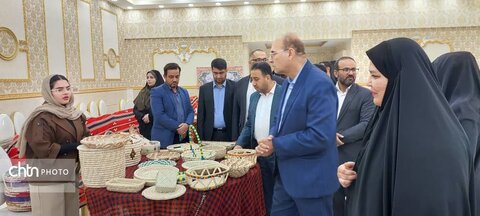 برپایی نمایشگاه صنایع‌‍‌دستی و لباس محلی در حمیدیه