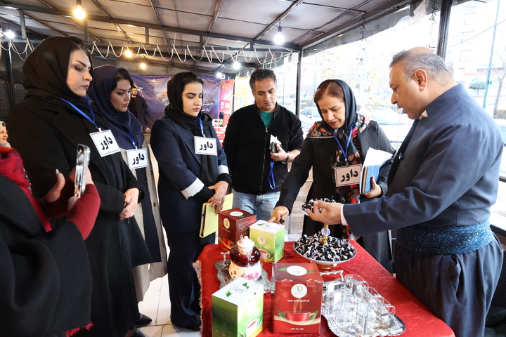 اولین جشنواره دم‌نوش‌های کُردی در کُردستان