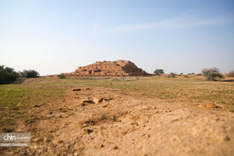 گشت خبرنگان داخلی و خارجی در محوطه میراث جهانی چغازنبیل