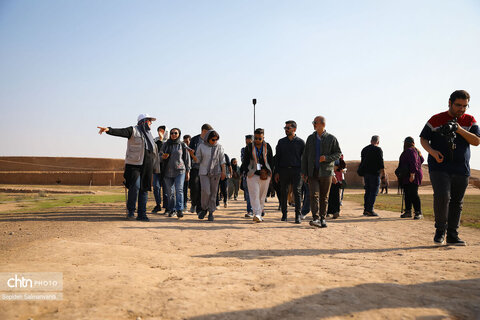 گشت خبرنگان داخلی و خارجی در محوطه میراث جهانی چغازنبیل
