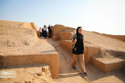 گشت خبرنگان داخلی و خارجی در محوطه میراث جهانی چغازنبیل