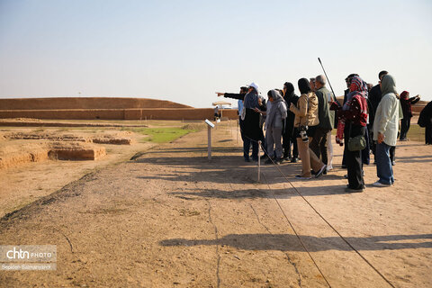 گشت خبرنگان داخلی و خارجی در محوطه میراث جهانی چغازنبیل