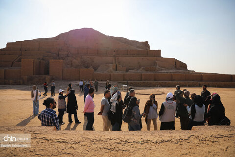 گشت خبرنگان داخلی و خارجی در محوطه میراث جهانی چغازنبیل