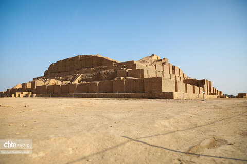 گشت خبرنگان داخلی و خارجی در محوطه میراث جهانی چغازنبیل