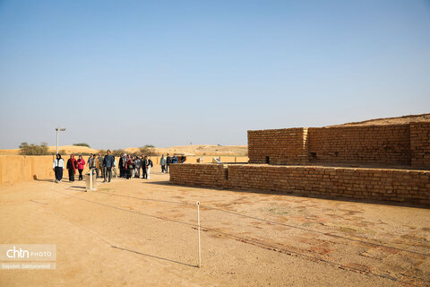 گشت خبرنگان داخلی و خارجی در محوطه میراث جهانی چغازنبیل
