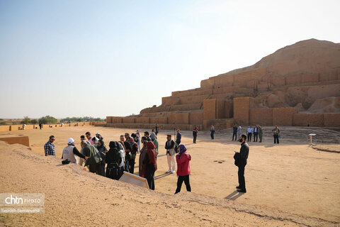 گشت خبرنگان داخلی و خارجی در محوطه میراث جهانی چغازنبیل