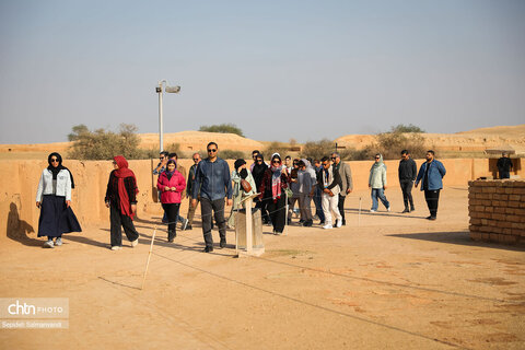 گشت خبرنگان داخلی و خارجی در محوطه میراث جهانی چغازنبیل