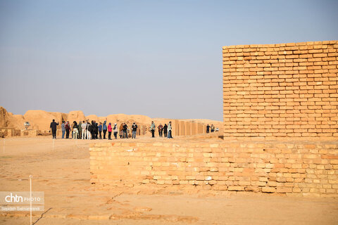 گشت خبرنگان داخلی و خارجی در محوطه میراث جهانی چغازنبیل