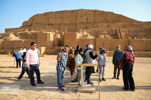 گشت خبرنگان داخلی و خارجی در محوطه میراث جهانی چغازنبیل