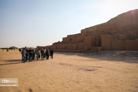 گشت خبرنگان داخلی و خارجی در محوطه میراث جهانی چغازنبیل