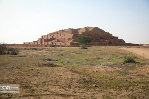 گشت خبرنگان داخلی و خارجی در محوطه میراث جهانی چغازنبیل