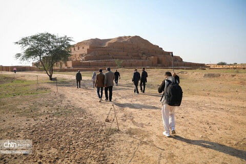 گشت خبرنگان داخلی و خارجی در محوطه میراث جهانی چغازنبیل