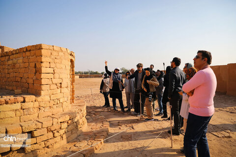 گشت خبرنگان داخلی و خارجی در محوطه میراث جهانی چغازنبیل