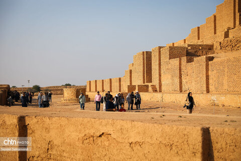 گشت خبرنگان داخلی و خارجی در محوطه میراث جهانی چغازنبیل