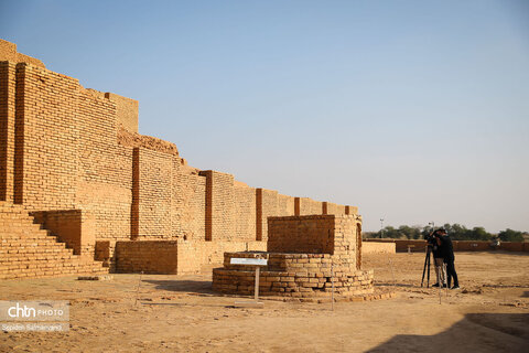 گشت خبرنگان داخلی و خارجی در محوطه میراث جهانی چغازنبیل