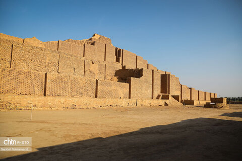 گشت خبرنگان داخلی و خارجی در محوطه میراث جهانی چغازنبیل