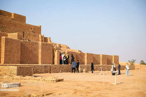 گشت خبرنگان داخلی و خارجی در محوطه میراث جهانی چغازنبیل