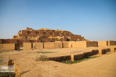 گشت خبرنگان داخلی و خارجی در محوطه میراث جهانی چغازنبیل