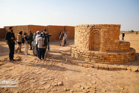 گشت خبرنگان داخلی و خارجی در محوطه میراث جهانی چغازنبیل