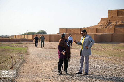 گشت خبرنگان داخلی و خارجی در محوطه میراث جهانی چغازنبیل