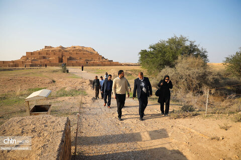 گشت خبرنگان داخلی و خارجی در محوطه میراث جهانی چغازنبیل