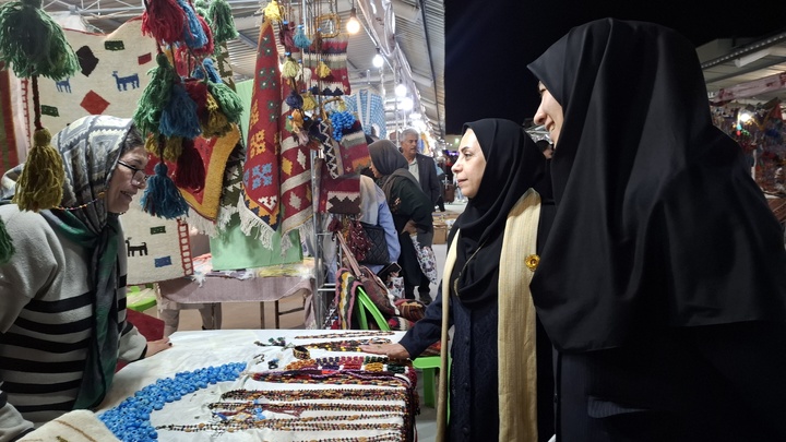 ضرورت حمایت از هنرمندان بومی و توسعه بازارهای صنایع‌دستی