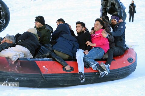 تفریحات زمستانی در پیست اسکی بارده