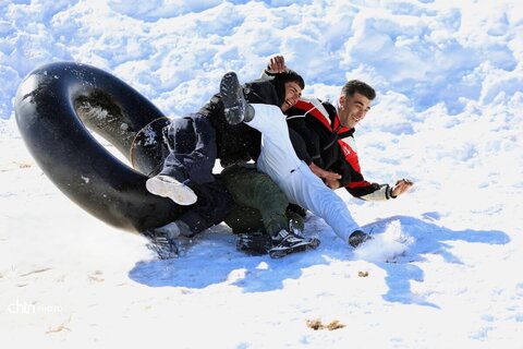 تفریحات زمستانی در پیست اسکی بارده