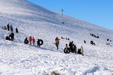 تفریحات زمستانی در پیست اسکی بارده