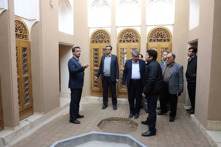 بازدید معاون عمرانی استاندار از آخرین مراحل مرمت عمارت تاریخی پاپلی