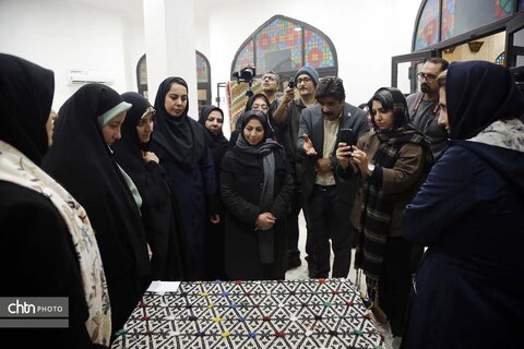 بازدید معاون رئیس جمهور در امور زنان و خانواده از بازار هنر شیراز