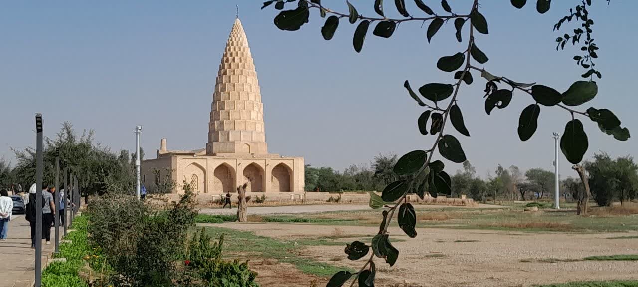 بازدید خبرنگاران داخلی و خارجی از آرامگاه یعقوب لیث در آستانه چهارمین جشنواره بین‌المللی چندرسانه‌ای میراث‌فرهنگی خوزستان/ حضور خبرنگاران، بازشناسی میراث جندی‌شاپور را شتاب می‌دهد