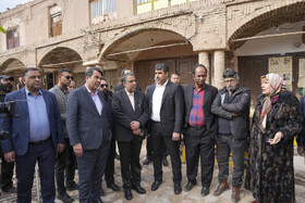 بازدید استاندار کرمان از محل فیلم‌برداری «پسرک پشم‌فروش» در کاروانسرای تاریخی‌ حاج‌مهدی بازار کرمان