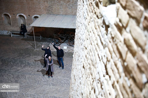 گشت خبرنگاران داخلی و خارجی در قلعه و موزه شوش