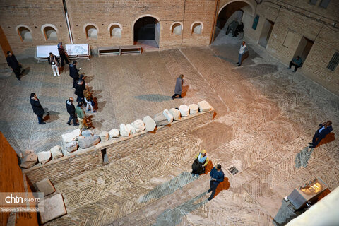 گشت خبرنگاران داخلی و خارجی در قلعه و موزه شوش