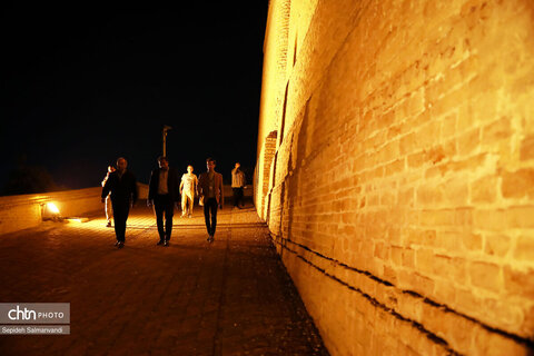 گشت خبرنگاران داخلی و خارجی در قلعه و موزه شوش