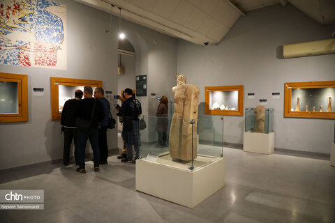 گشت خبرنگاران داخلی و خارجی در قلعه و موزه شوش