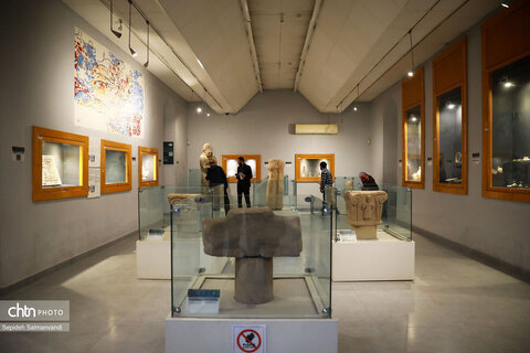 گشت خبرنگاران داخلی و خارجی در قلعه و موزه شوش