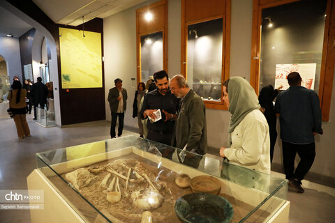 گشت خبرنگاران داخلی و خارجی در قلعه و موزه شوش