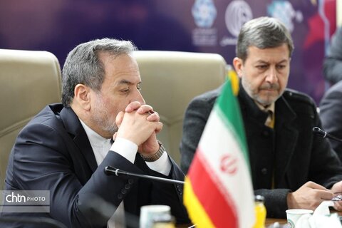 نشست وزیر امورخارجه با رئیس محمدابراهیم زارعی و مدیران ارشد اصفهان